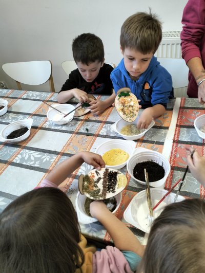 Mali turyści w Majdanie Ostrowskim